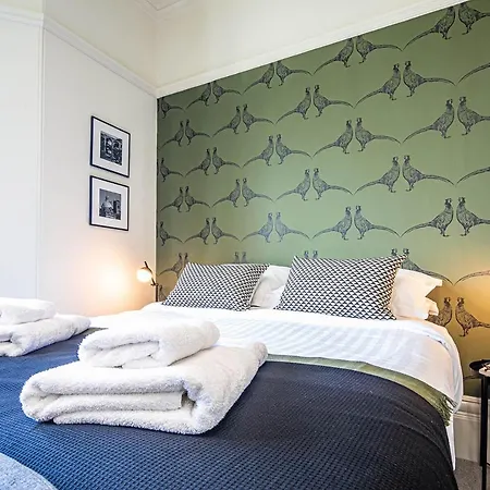 The Belmont - With Free Parking מלון דירות 4*