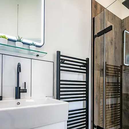 The Belmont - With Free Parking Apart Otel 4*